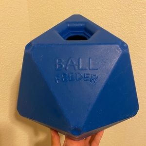 Shires Equestrian Products Ball Horse Feeder, 9-in blue